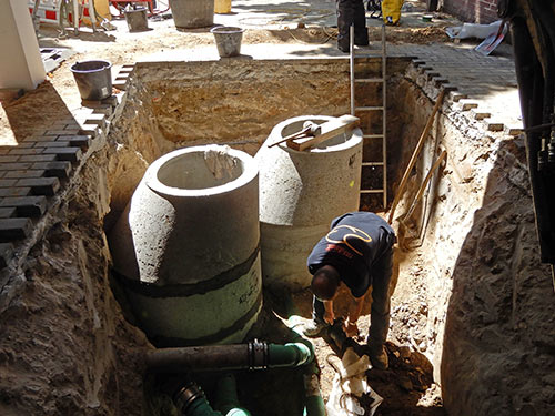 Tiefbauarbeiten und Betonbau mit Betreuung und Überwachung Mitarbeiter in Baugrube